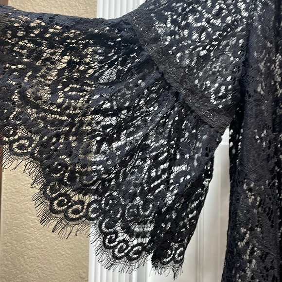 Black lace jacket with tiered bottom - Picture 4 of 5
